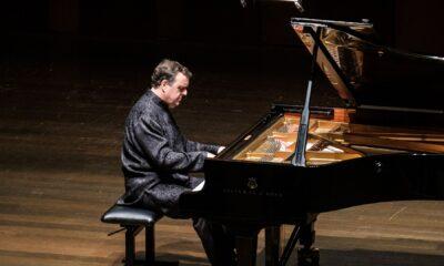 Ronan O'Hora in Recital