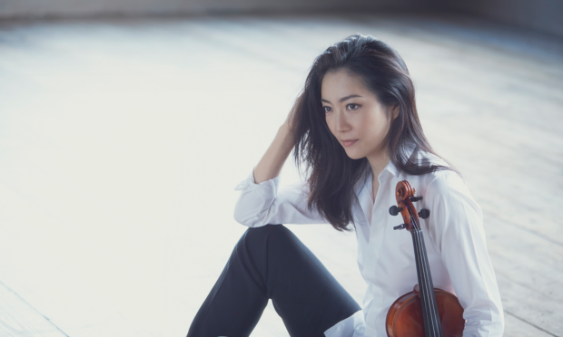 Akiko Suwanai Plays Mozart