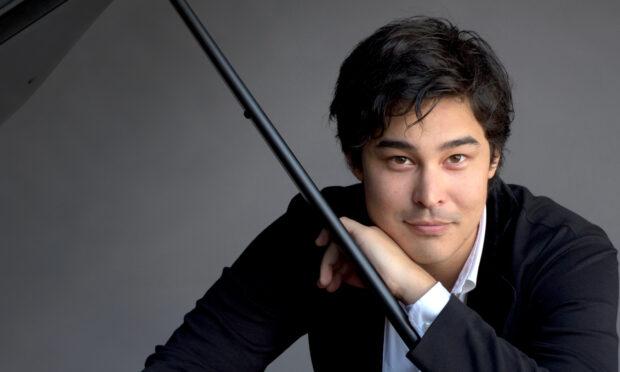 Christopher Park Plays Mozart